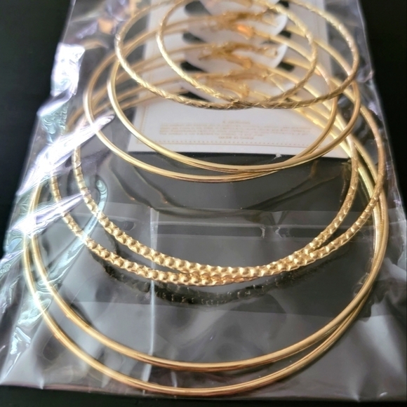 Jewelry - 🍀Gold Tone Hoop Earrings Set of Four NWT